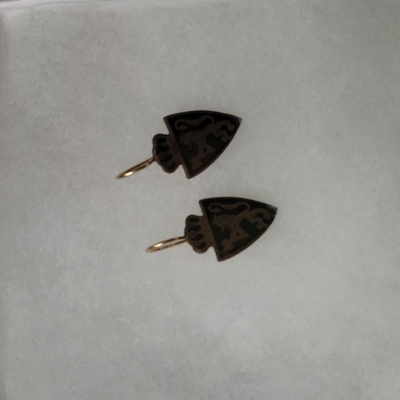 Unique and beautiful crest earrings - Picture 2 of 3